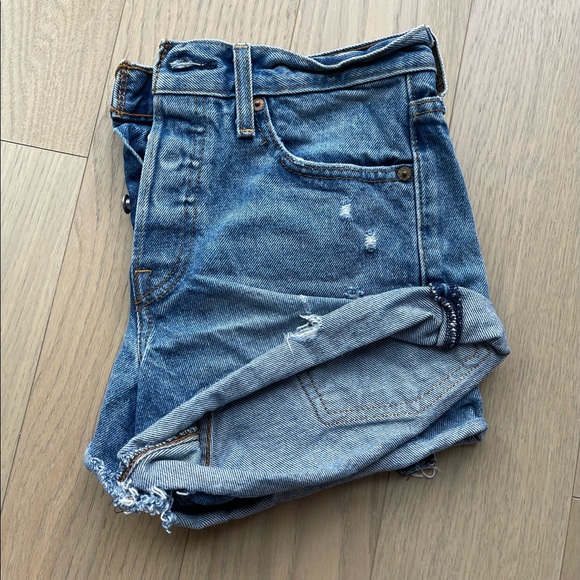 Levi’s Button Up Denim Jean Shorts (size 25) - Picture 3 of 5